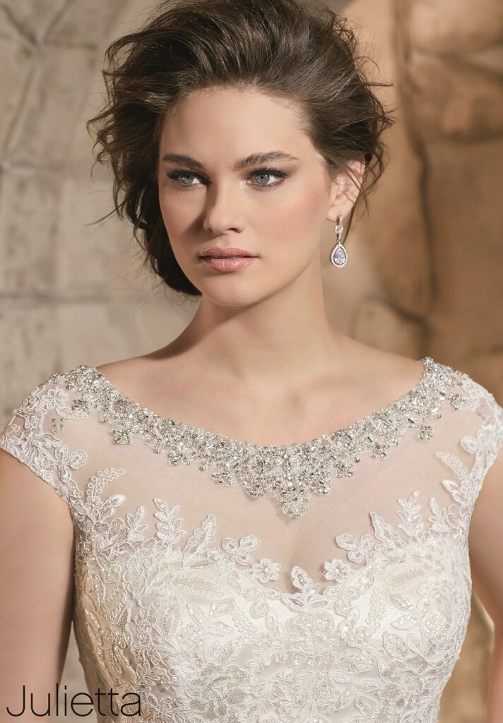 Auckland lace gown 3188