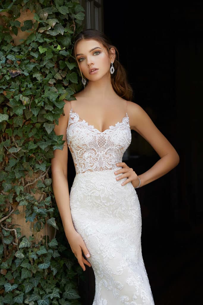 Wedding-dress-Peyton-5704-close