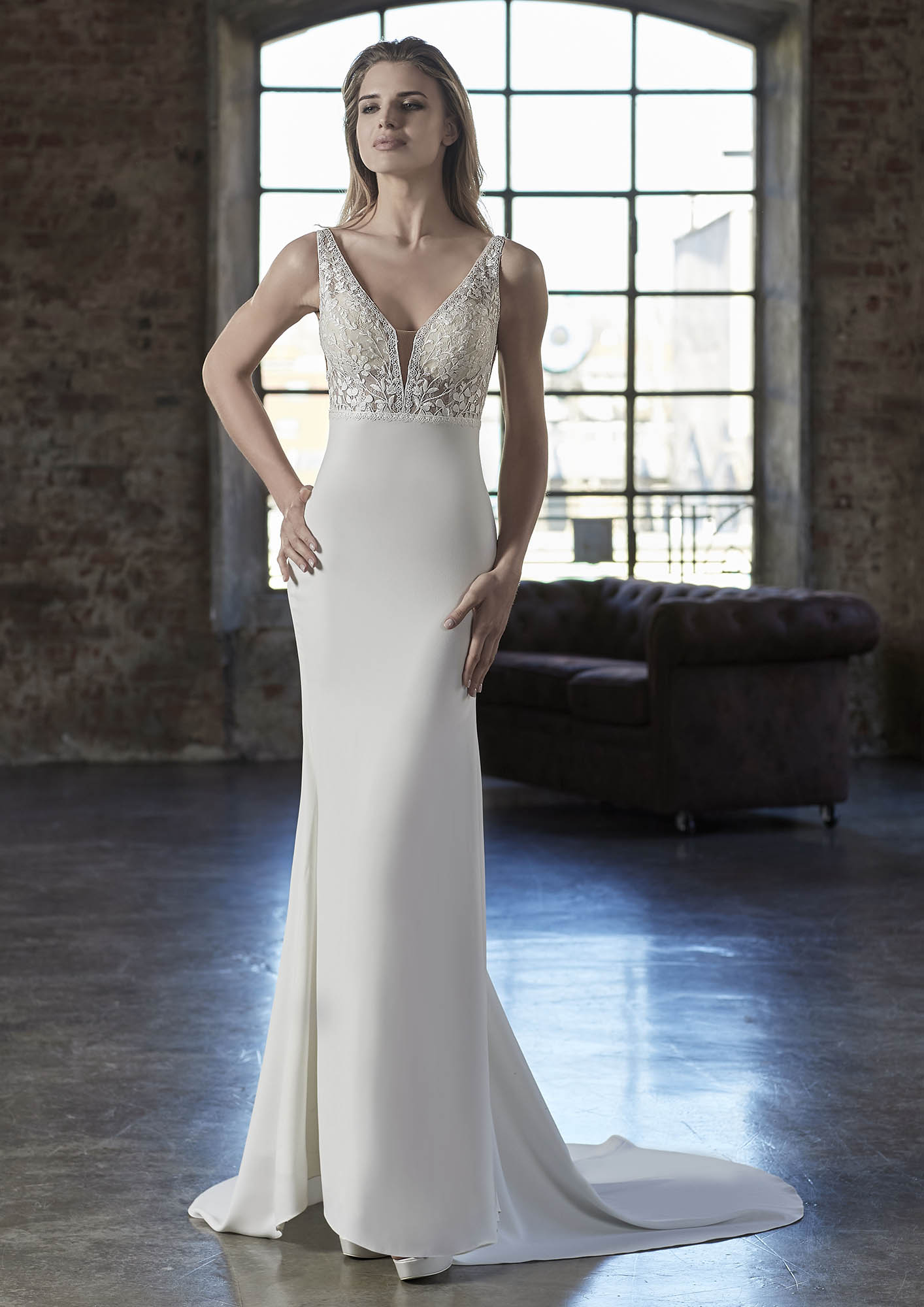 Boddy-hugging Wedding Dress AT6690 - lace and soft netting