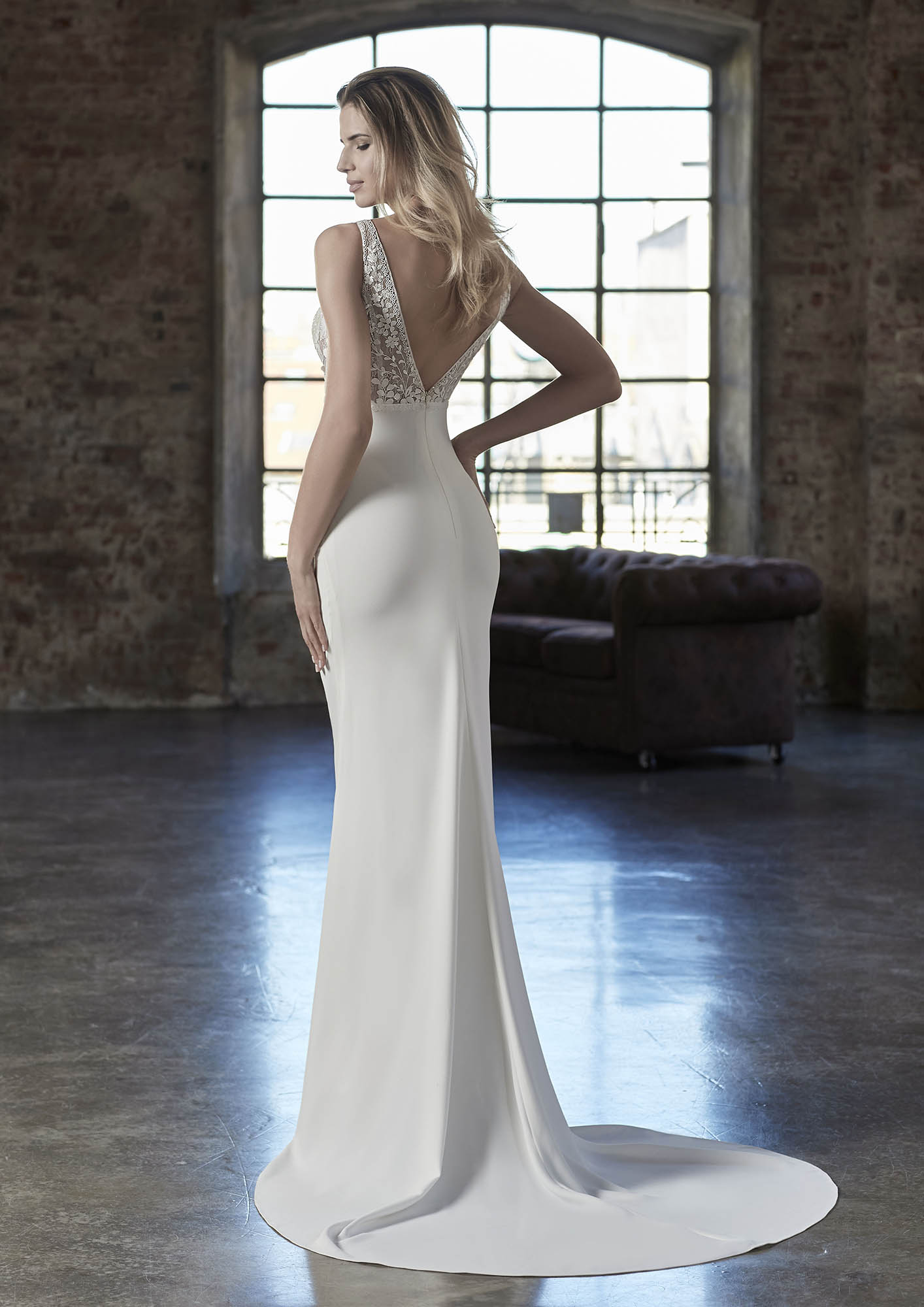 Boddy Hugging Wedding Dress At6690 Lace And Soft Netting