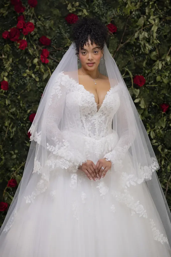Torrance Wedding Dress 1020025_front with veil