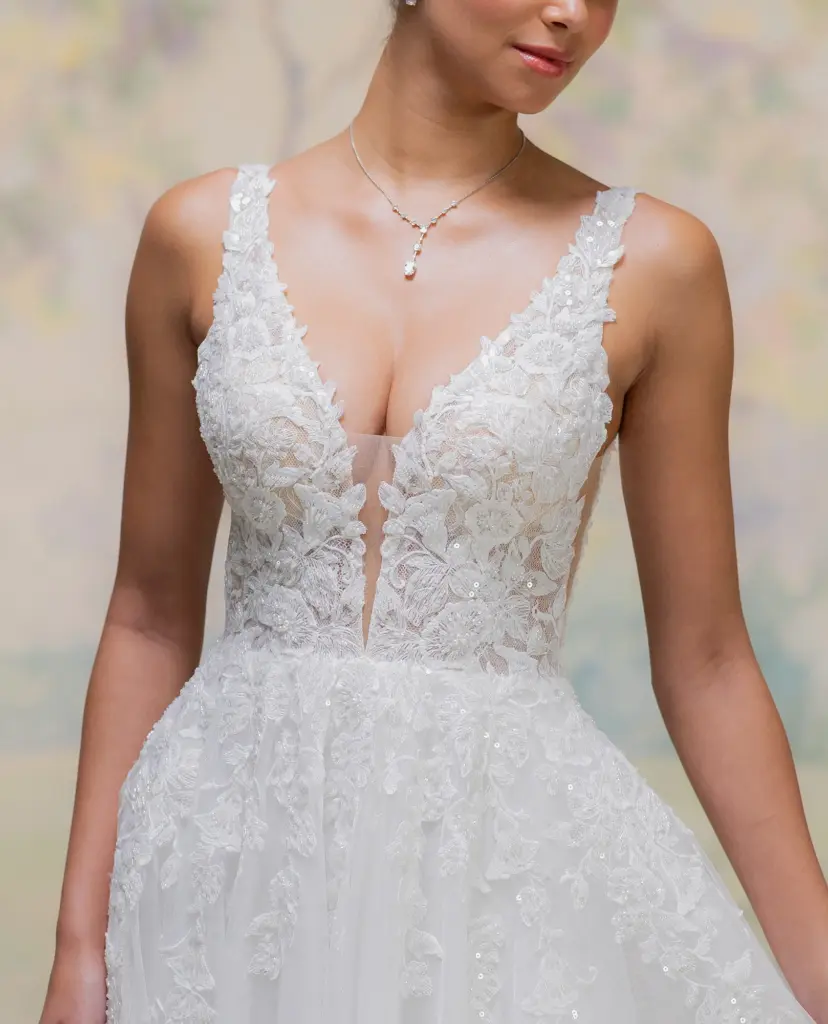 True Wedding Dress 1010096_front_detail