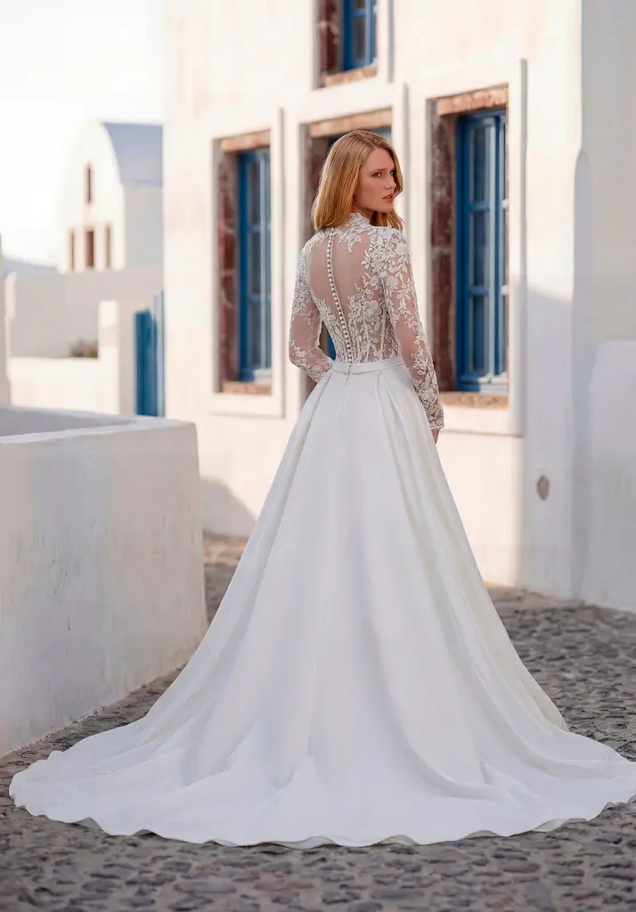 Wedding Dress Tindrae 1010069_back with overskirt